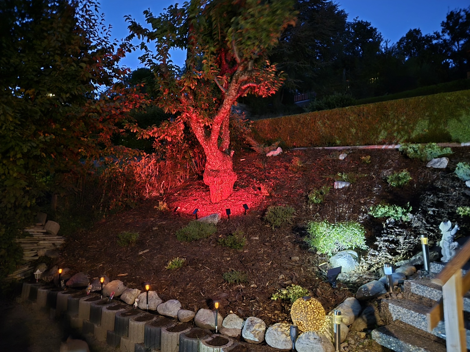 Talus rénové et éclairé de nuit